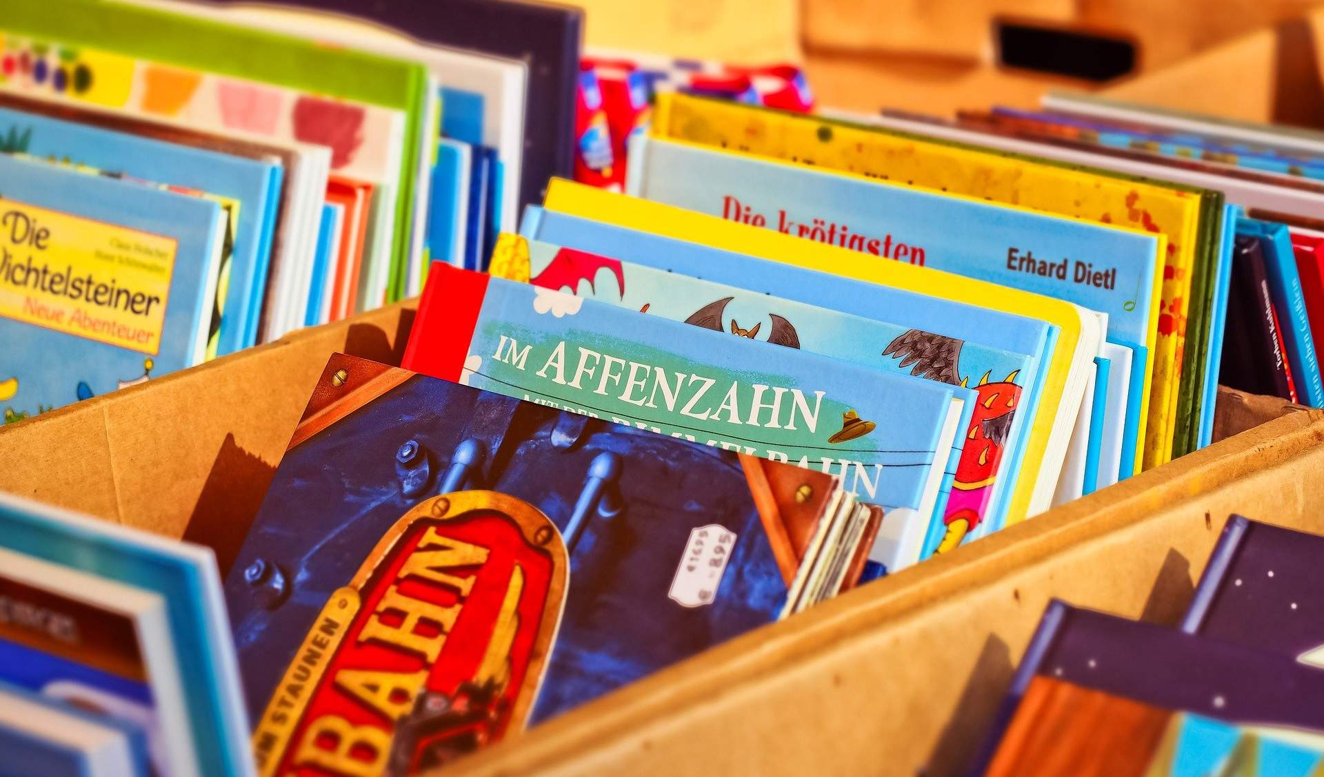 Kinderbücher in einer Schublade. - AWO Forchheim